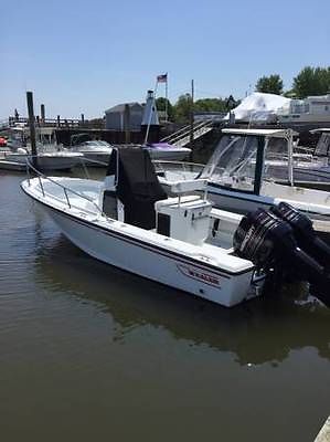 Boston Whaler 21' Outrage with Twin Mercury 150 hp Engines w/Aluminum Trailer