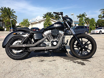 Harley-Davidson : Dyna beautifull customised dyna 2009 4000 miles