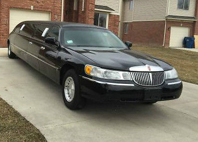 Lincoln : Town Car Base Limousine 4-Door 2002 lincoln town car base limousine 4 door 4.6 l