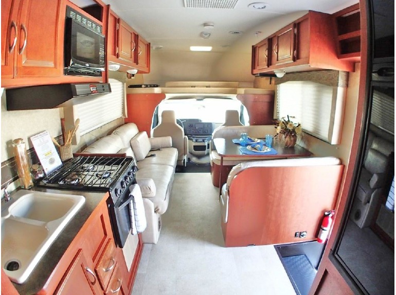 2015 Winnebago Minnie Winnie 25B