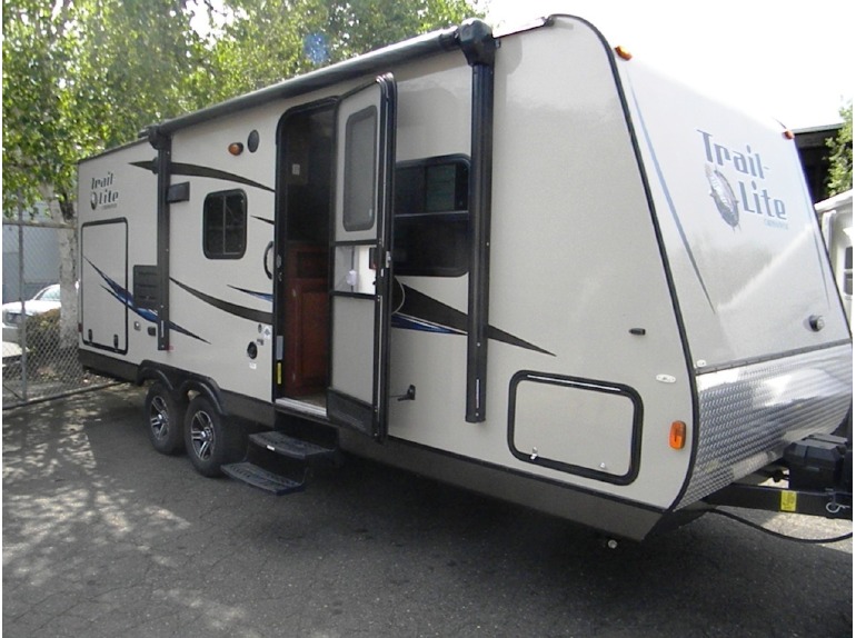 2014 R-Vision Trail-Lite Crossover 210RB, Slide-Out, Sleeps 4, Like New
