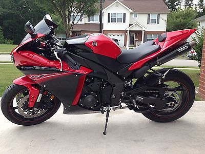 Yamaha : YZF-R 2013 upgraded yamaha r 1 with only 2 300 miles and extended warranty