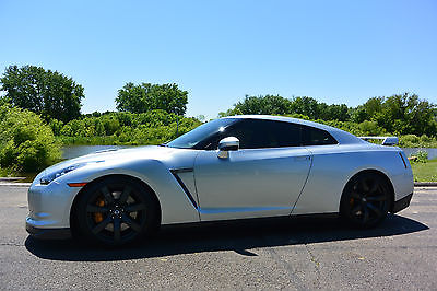 Nissan : GT-R Premium Coupe 2-Door 2009 nissan gt r lightly modded new tires bright silver priced right godzilla