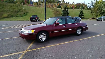 Lincoln : Town Car SE Excellent  condition, sharp, great summer ride!