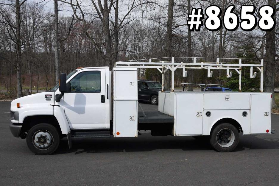 8658 2004 gmc 4500 9' utility body truck w/ saddle box