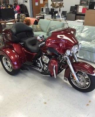 Harley-Davidson : Touring 2010 tri glide ultra classic flhtcutg burgundy only 500 miles