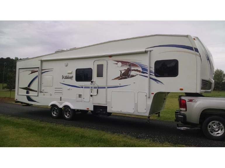 2010 Forest River Wildcat 32QBBS
