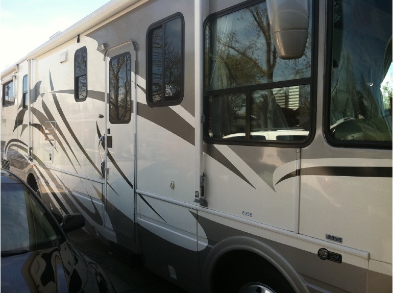2005 National Dolphin Lx