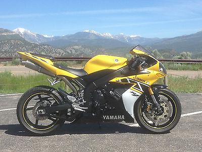 Yamaha : YZF-R 2006 yamaha r 1 limited edition 50 th anniversary 8250 miles