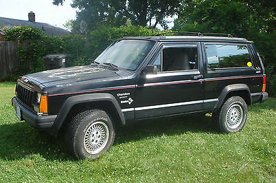 Jeep : Cherokee SE Sport Utility 2-Door 1996 jeep cherokee se sport utility 2 door 4.0 l vented rear windows black 1 lift