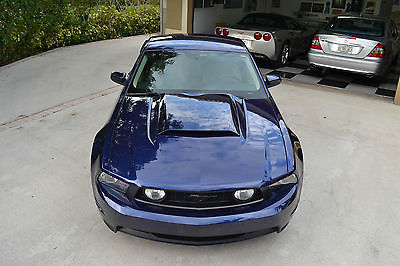 Ford : Mustang GT PREMIUM 2010 mustang gt premium 5 spd trackpack kona blue stone turned leather shelby