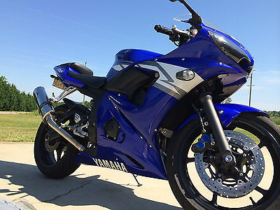 Yamaha : YZF-R 2004 blue yamaha yzf r 6 2 helmets joe rocket pants nitro jacket