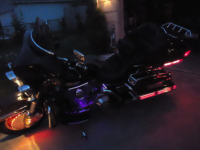 Harley-Davidson : Touring Motorcycle + Trailer