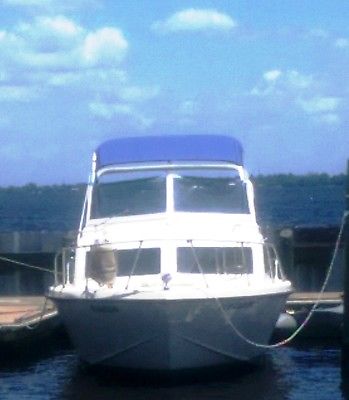 Chris Craft Catalina...25.6 ft (28' LOA) and a very wide 9ft 9