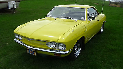 Chevrolet : Corvair Cloth & Vinyl 1968 corvair 4 speed coupe with the optional corsa 140 engine