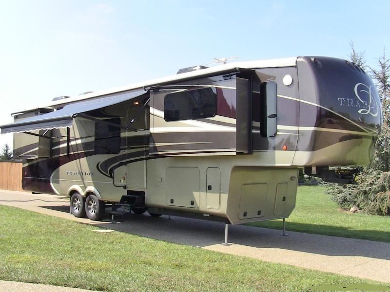 2014 DRV Tradition 390 fully loaded front living room 5th wheel