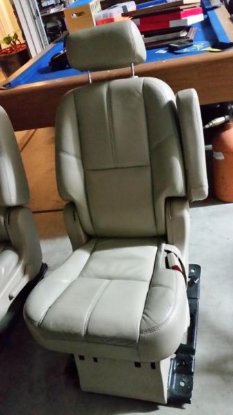 2nd row seats for 07 GMC YUKON DENALI XL