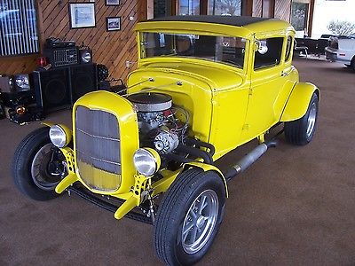 Ford : Other black Ford 1931 Model A Street Rod