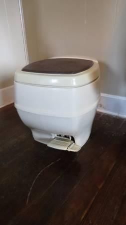RV Flush Toilet, 2