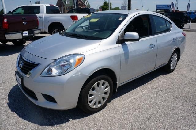 2012 Nissan Versa 4dr Car SV