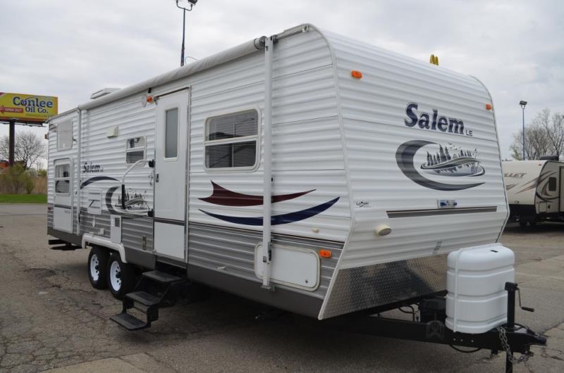 JUST TOOK IN THE EXTREMELY CLEAN 2006 SALEM 27BHSS 27FT TRAVEL TRAILER