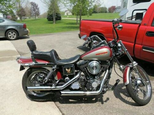 Harley-Davidson : Dyna awesome bike