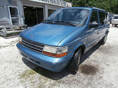 Plymouth : Voyager 1995 Plymouth Voyager SE Mini Passenger Van 3.3L  1995 plymouth voyager se mini passenger van 3.3 l hard shift 2 nd 3 rd low reserve