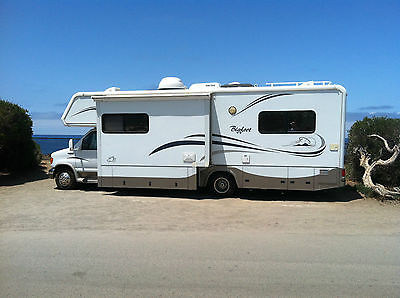 2005 Ford Bigfoot Model M-29, 30' LOW MILEAGE! EXCELLENT CONDITION!!