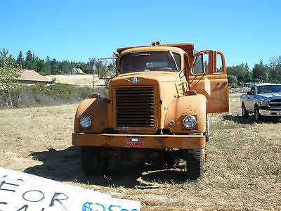 International Harvester : Other 2 door 1966 international dump truck