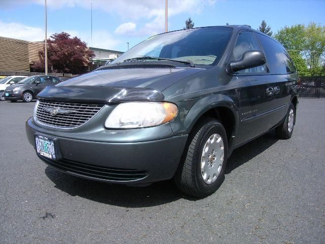 2001 Chrysler Town And Country Front