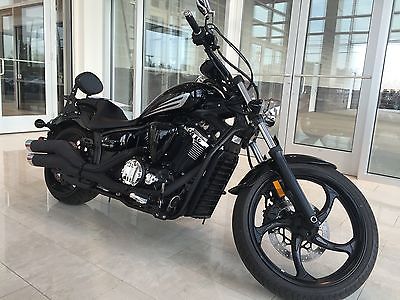 Yamaha : V Star 2011 yamaha stryker raven blacked out chromed up like new with only 1758 miles