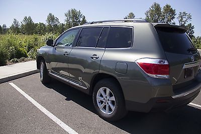Toyota : Highlander 2011 toyota highlander excellent condition w third row seating back up camera