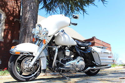 Harley-Davidson : Touring Harley Davidson FLHTP Electraglide Police 2012 White *FREE SHIPPING