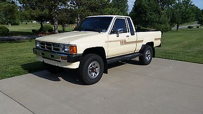 Toyota : Other deluxe 1986 toyota truck 4 x 4 extra cab