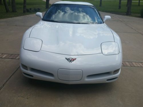 Chevrolet : Corvette Base Coupe 2-Door 1998 corvette white tan 50000 original miles clean