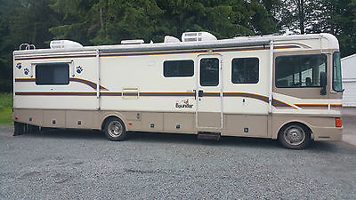 1998 Fleetwood Bounder Motor Home - Excellent Condition