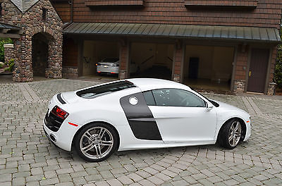 Audi : R8 V10, Fully Loaded 2010 audi r 8 v 10 coupe only 3 k miles white black mint condition