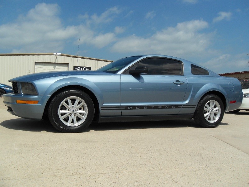 2005 Ford Mustang (5-SPEED MANUAL)