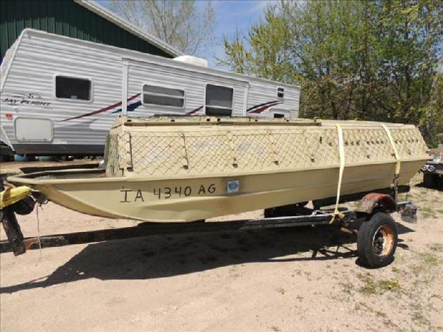 1995 Crestliner Flat Bottom Boat for: $950