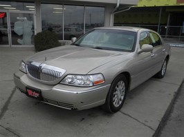 Used 2007 Lincoln Town Car Signature