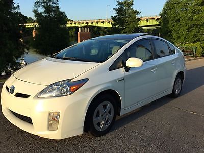 Toyota : Prius IV 2011 toyota prius iv hatchback 4 door 1.8 l navigation solar sunroof backup cam