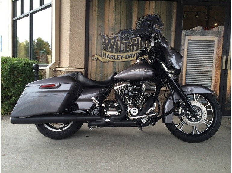 2014 Harley-Davidson FLHXS - Street Glide Dark Custom Creatio