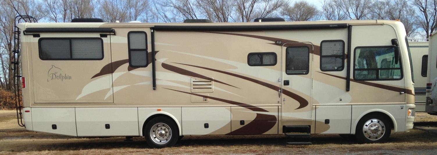 2008 National RV Dolphin