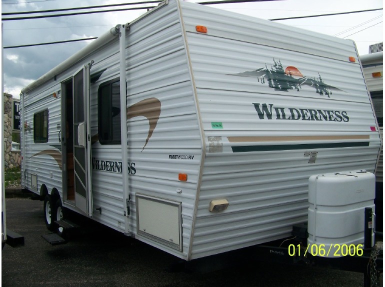 2004 Fleetwood WILDERNESS 250FQ-Only 4984 Lbs