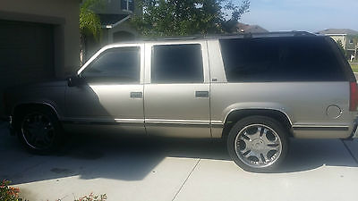 GMC : Suburban SLE 1999 gmc suburban sle 22 inch rims tan no rust runs good dvd system included