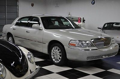 Lincoln : Town Car Signature PEARL WHITE - CERTIFIED CARFAX - BEAUTIFUL CONDITION - FLORIDA SALT FREE!!