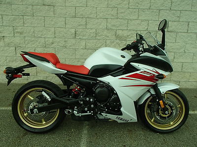 Yamaha : FZ 2010 yamaha fz 6 r in white um 30225 jbb