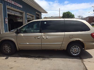 Chrysler : Town & Country Limited edition 2003 chrysler town country limited edition fully loaded