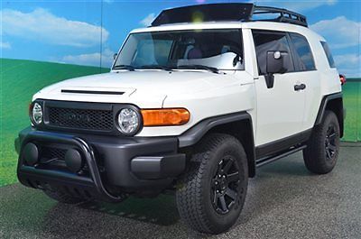 Toyota : FJ Cruiser LOCAL TRADE IN 6 SPEED ROOF RACK RIGHT COLOR RARE LOW MILES LOCAL TRADE IN - 6 SPEED - ROOF RACK- RIGHT COLOR-RARE