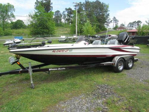 2007 Triton TR200 Bass Boat